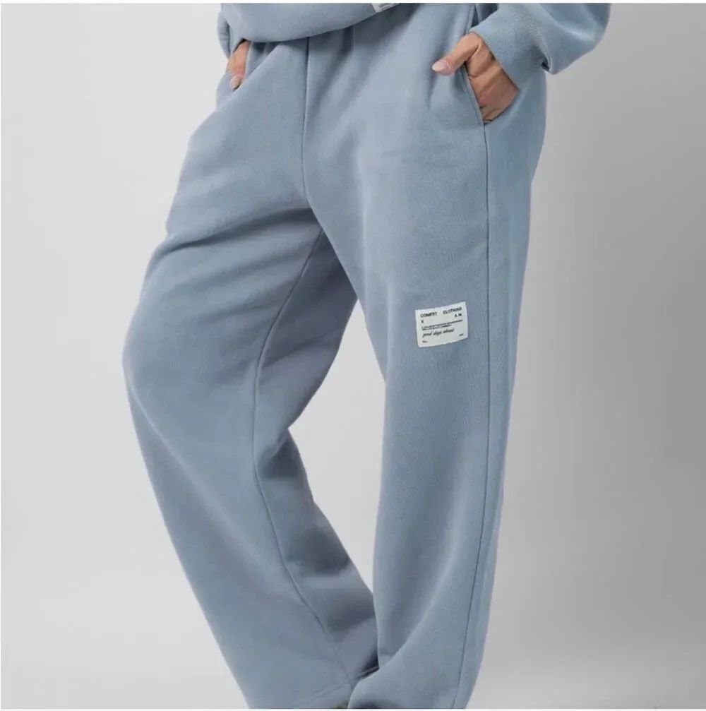 Comfrt Affirmation Straight Leg Sweatpants in slate size medium